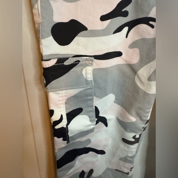 VIP Vintage Y2K Baby Pink Camo Cargo Belted Pants - Picture 5 of 6